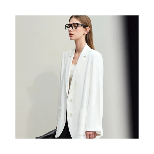 Spring 2024 Fashion Forecast: The Power of Contrast in Women's Blazers