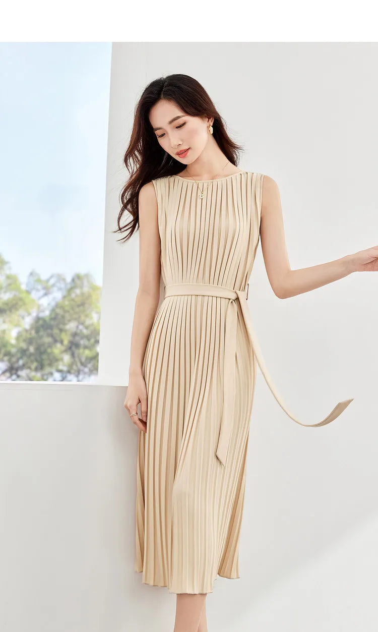 Elegant Sleeveless Pleated Dress