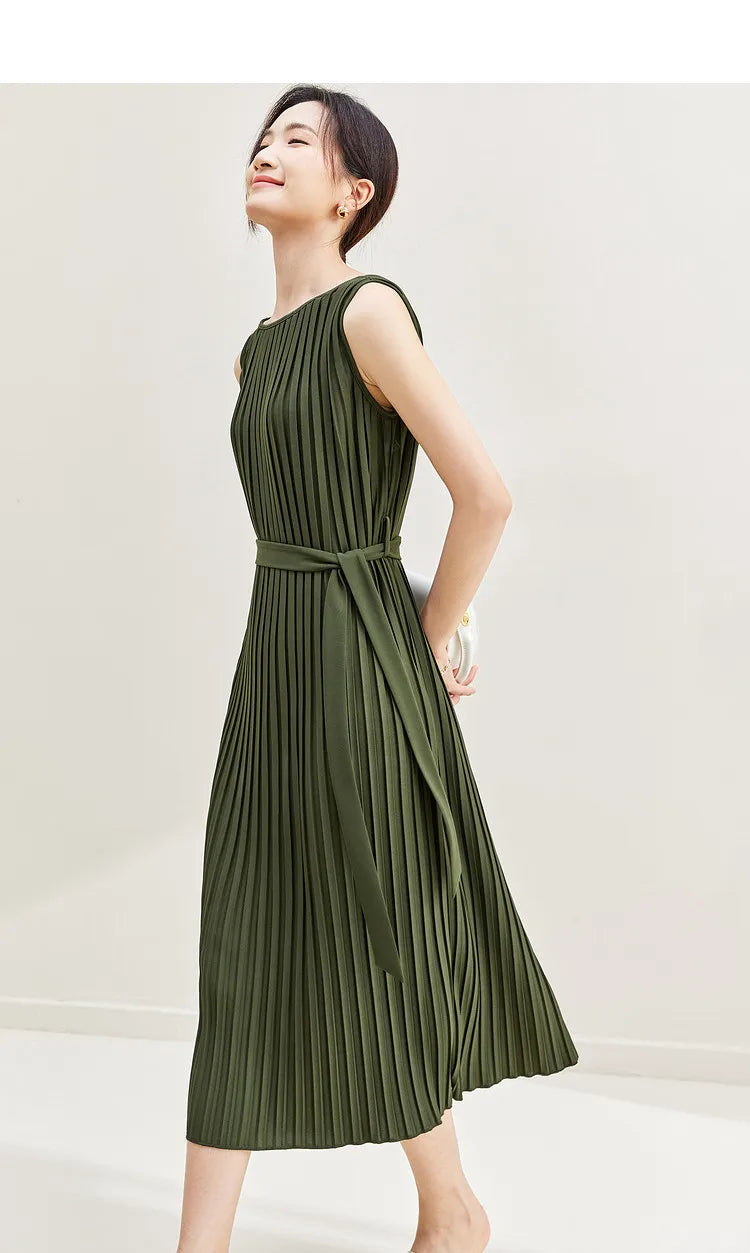 Elegant Sleeveless Pleated Dress