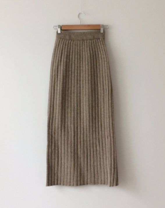 Elegant Cozy Ribbed Knit Midi Skirt