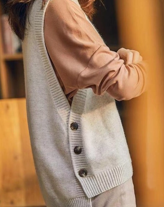 Round-Neck Buttons On The Sides Knit Vest